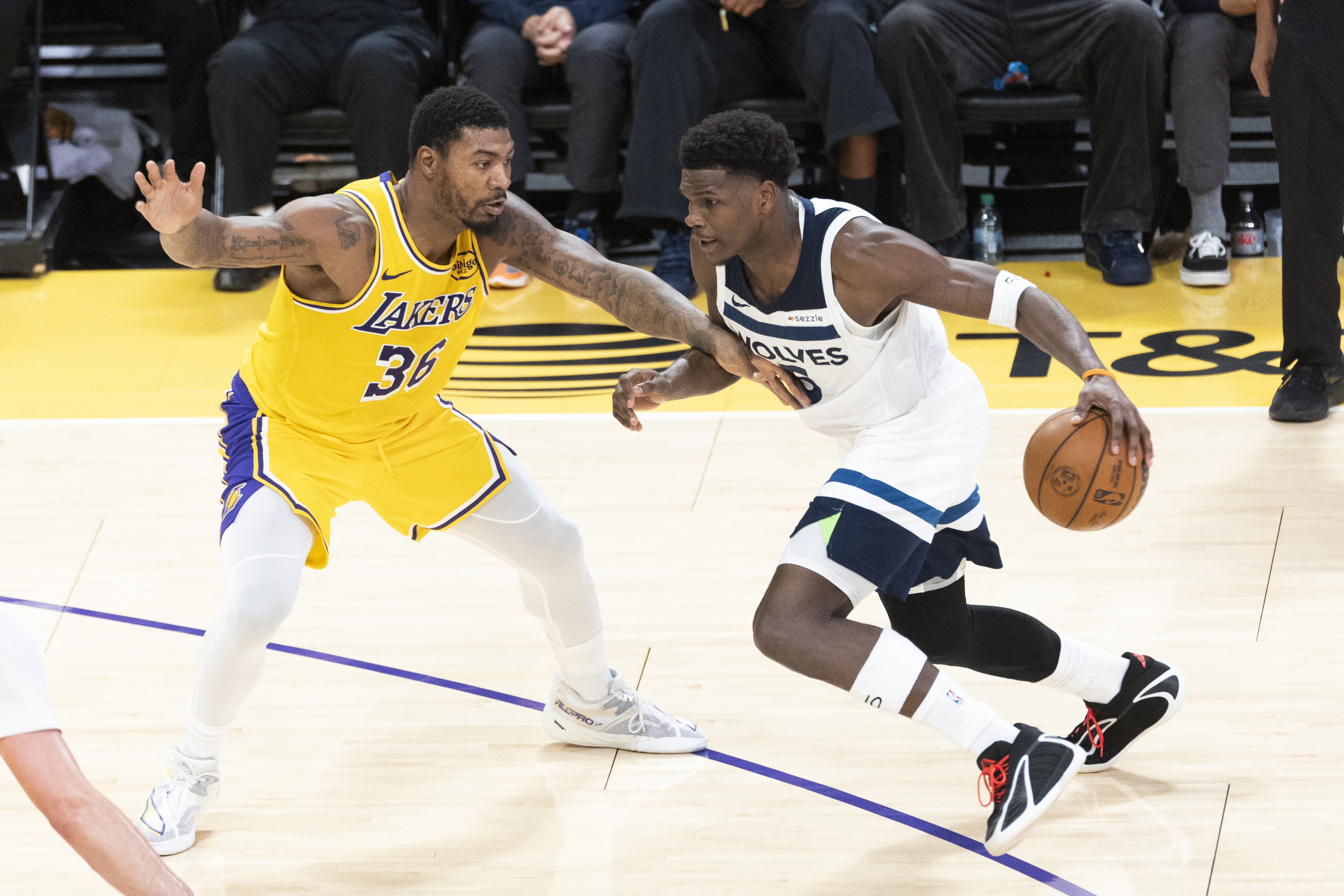 斯玛特加盟湖人成防守核心 两亿合约成性价比典