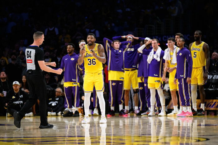 湖人9连胜终结客场告负 战术与健康成关键