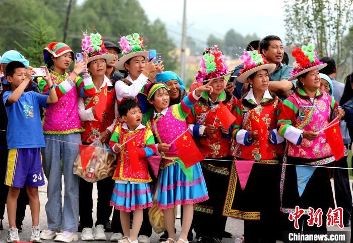 环湖赛升级为UCI职业赛 青海湖畔22年国际赛事绽